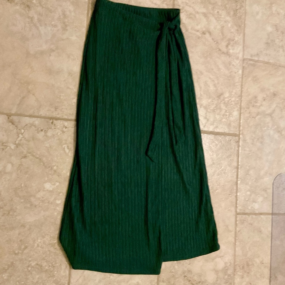Gilli Emerald Green Ribbed Wrap Maxi Skirt